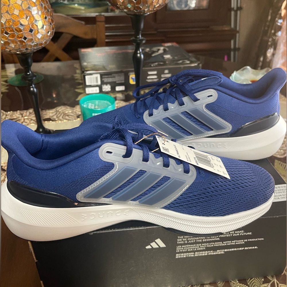 ADIDAS ULTRABOUNCE RUNNING SHOES. BRAND NEW W/ BOX & TAGS. SIZE 10.5